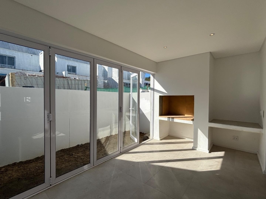 To Let 2 Bedroom Property for Rent in Voliere Estate Western Cape